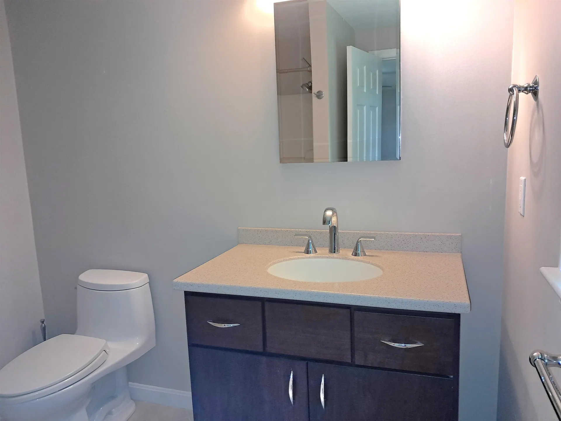 4 Sterling Way Hudson NH 03051
