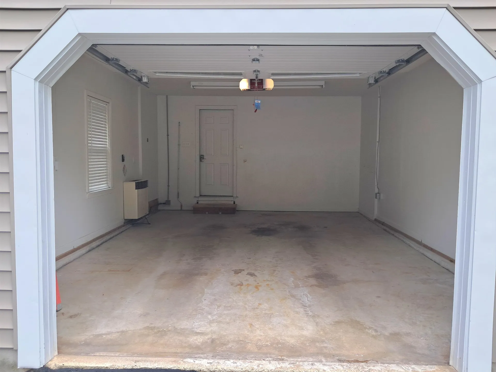 4 Sterling Way Hudson NH 03051