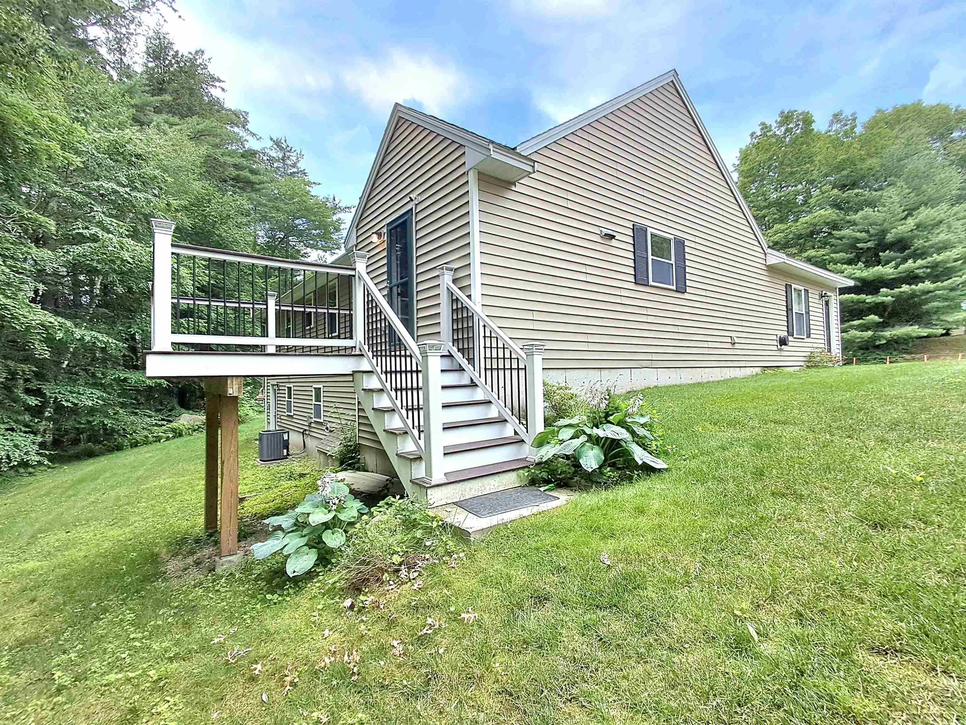 4 Sterling Way Hudson NH 03051
