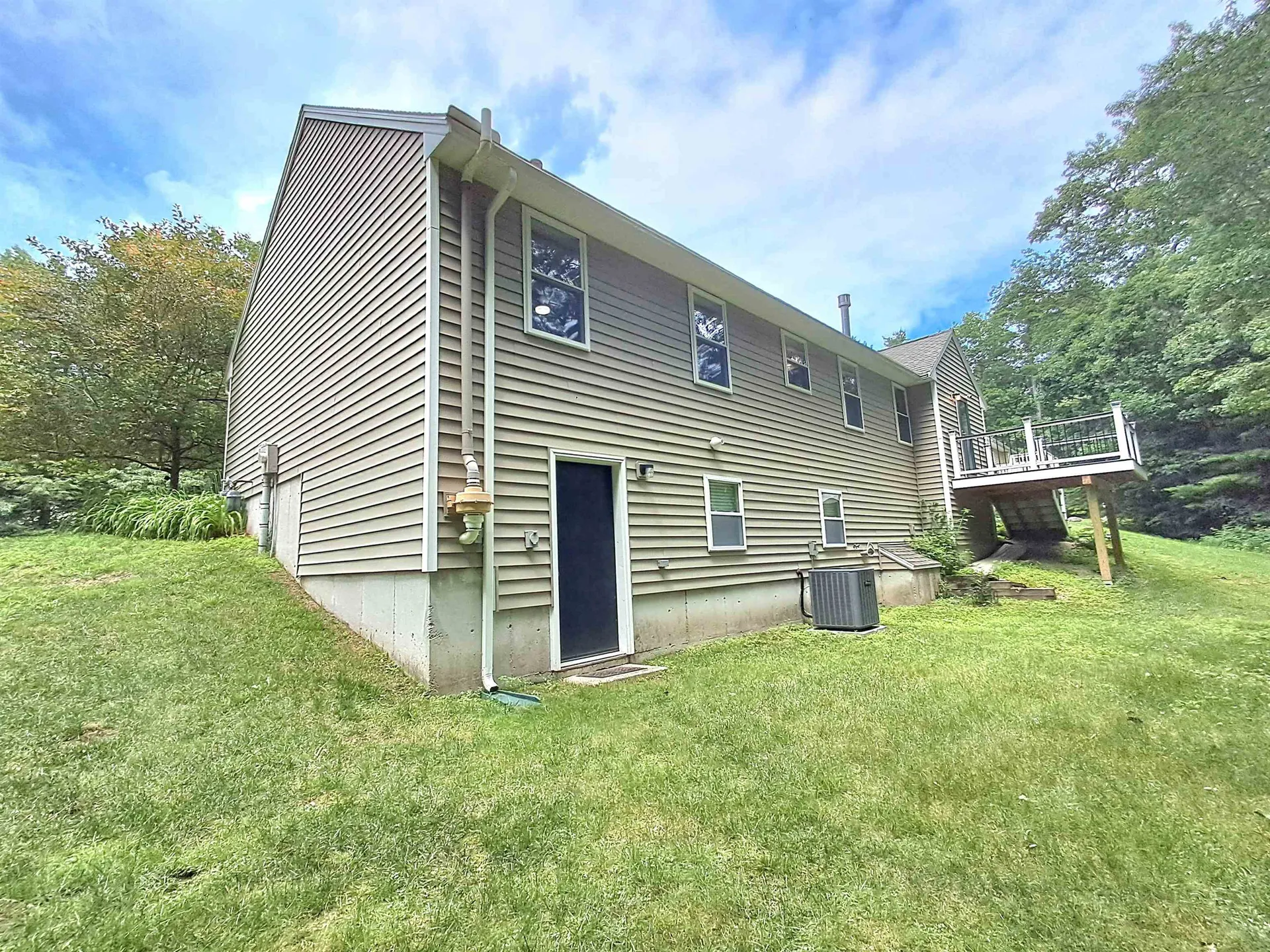 4 Sterling Way Hudson NH 03051