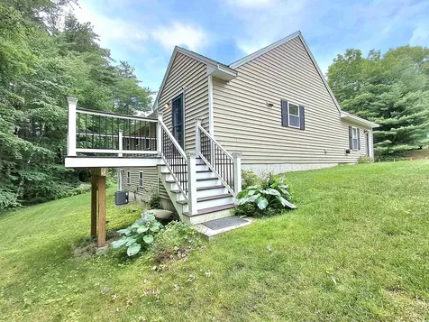 4 Sterling Way Hudson NH 03051