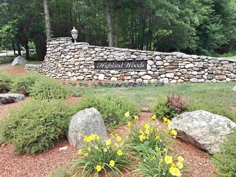 4 Sterling Way Hudson NH 03051