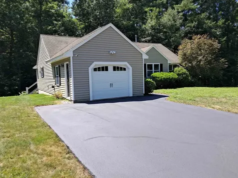 4 Sterling Way Hudson NH 03051