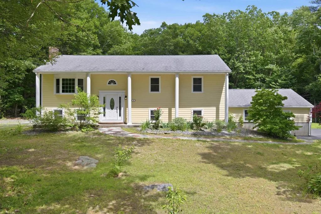 3 Ridgewood Drive Kingston NH 03848