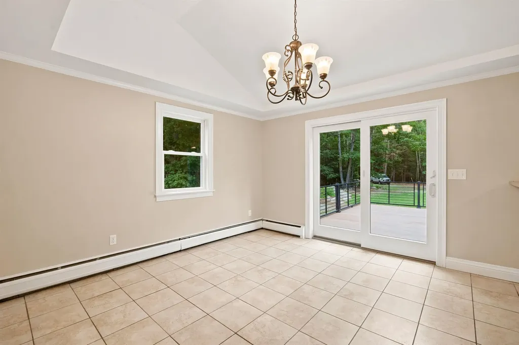 3 Ridgewood Drive Kingston NH 03848