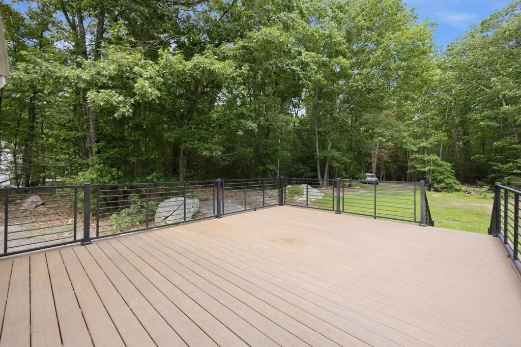 3 Ridgewood Drive Kingston NH 03848