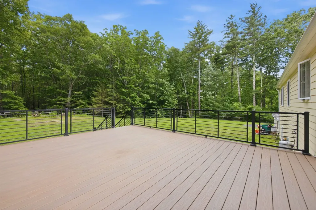 3 Ridgewood Drive Kingston NH 03848