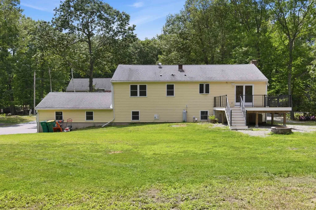 3 Ridgewood Drive Kingston NH 03848