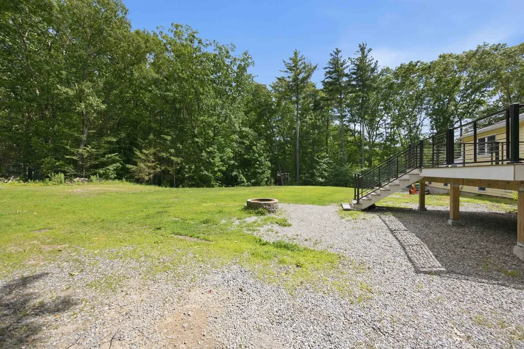 3 Ridgewood Drive Kingston NH 03848