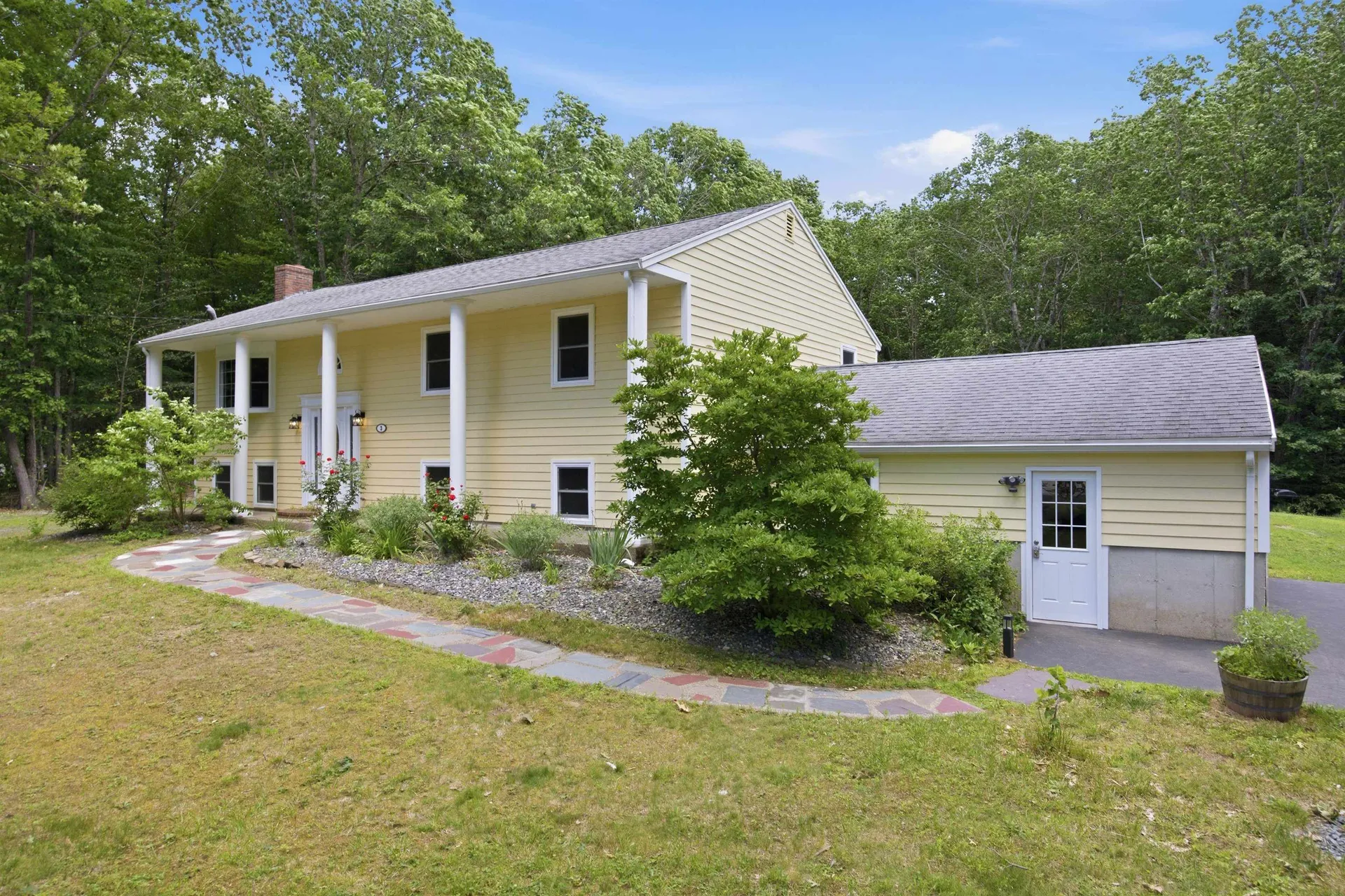 3 Ridgewood Drive Kingston NH 03848
