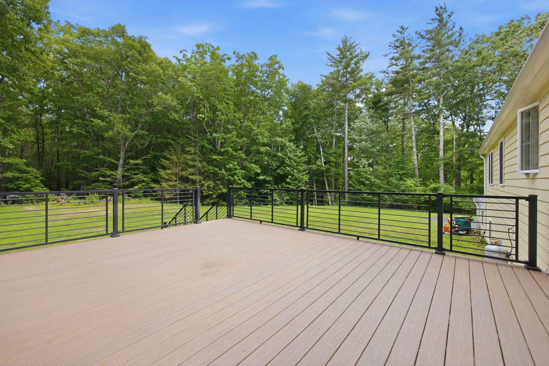 3 Ridgewood Drive Kingston NH 03848