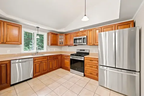 3 Ridgewood Drive Kingston NH 03848