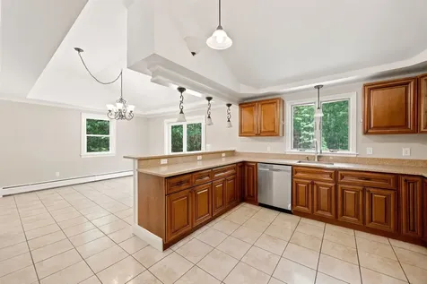 3 Ridgewood Drive Kingston NH 03848
