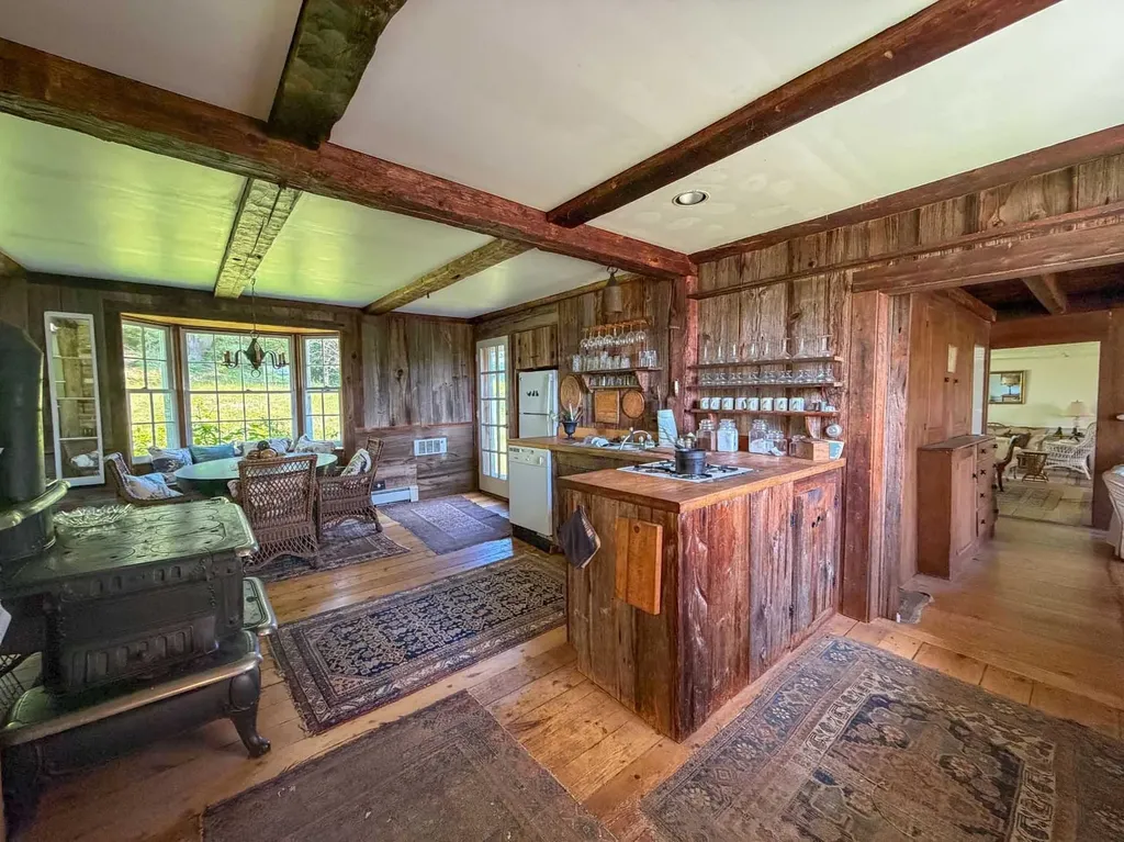124 Brock Hill Road Bridgewater NH 03222