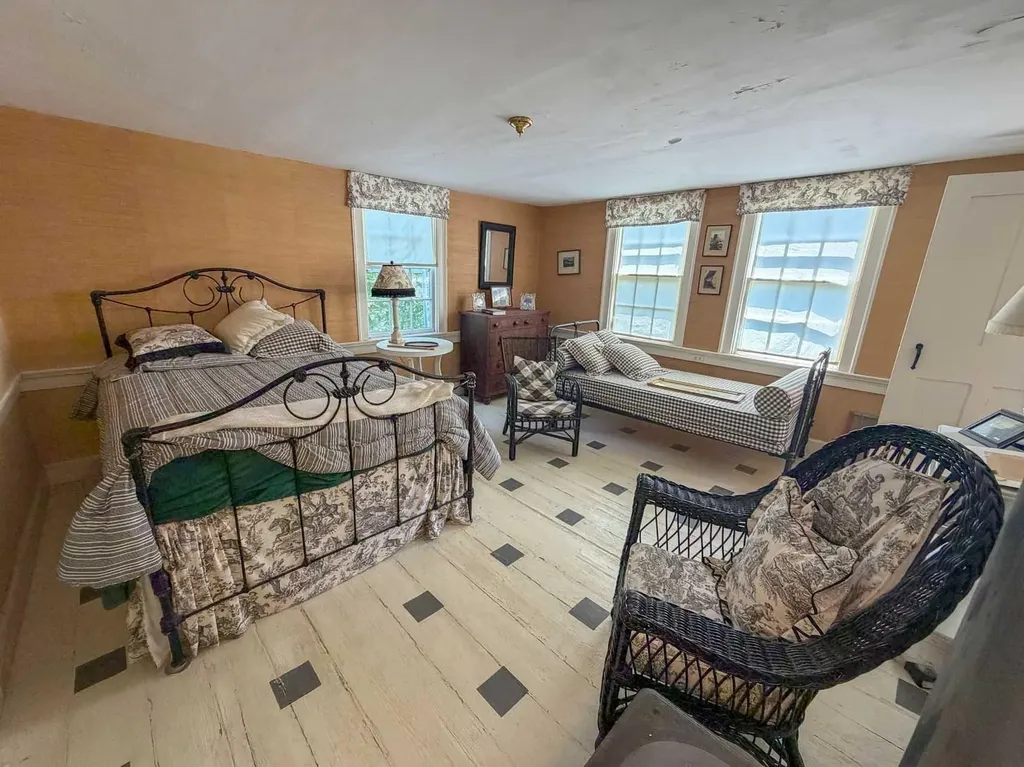 124 Brock Hill Road Bridgewater NH 03222