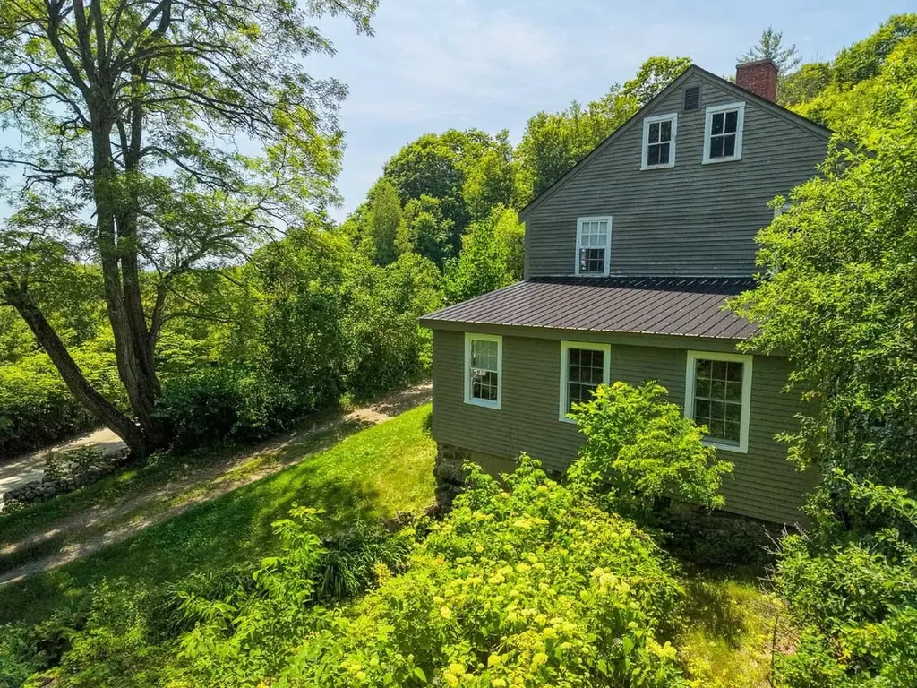 124 Brock Hill Road Bridgewater NH 03222