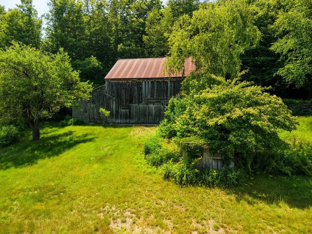 124 Brock Hill Road Bridgewater NH 03222