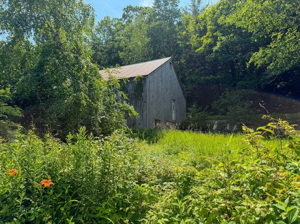 124 Brock Hill Road Bridgewater NH 03222