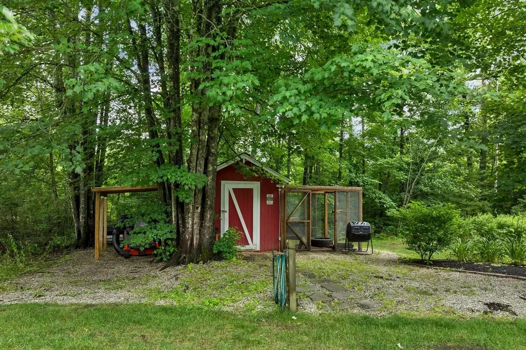 92 White Oak Road Gilmanton NH 03837