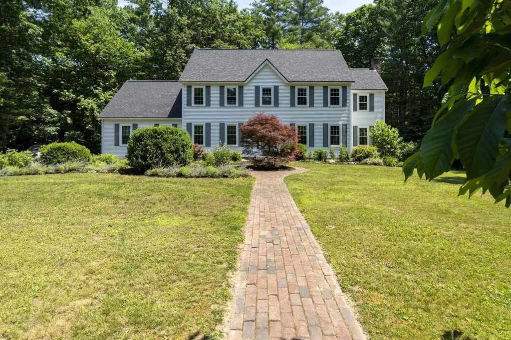 30 Lynne Drive Hollis NH 03049