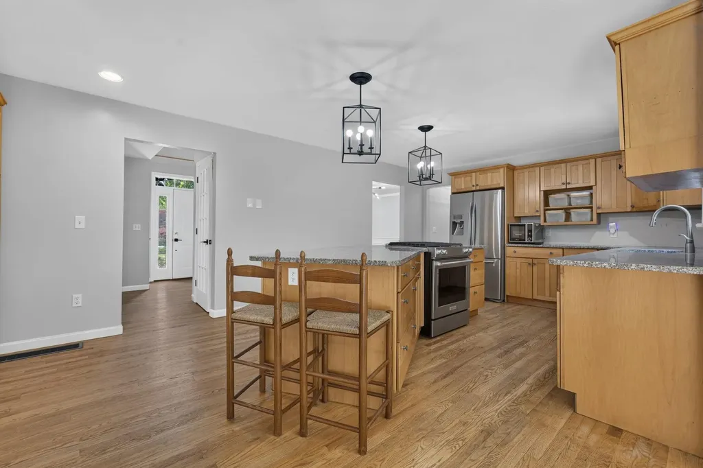 30 Lynne Drive Hollis NH 03049