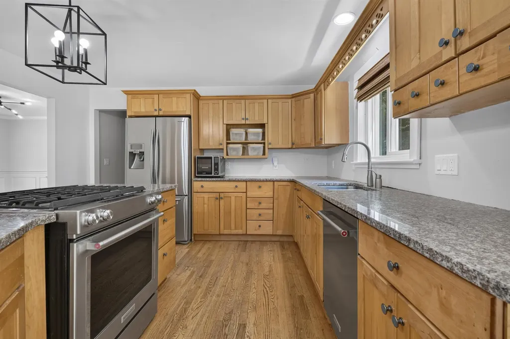 30 Lynne Drive Hollis NH 03049