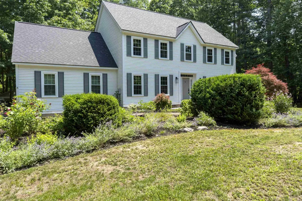 30 Lynne Drive Hollis NH 03049