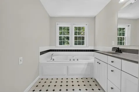 30 Lynne Drive Hollis NH 03049