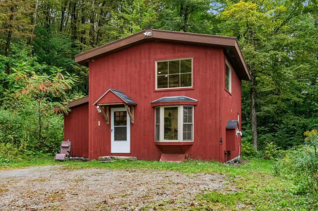 251 Pratt Bridge Road Jamaica VT 05343