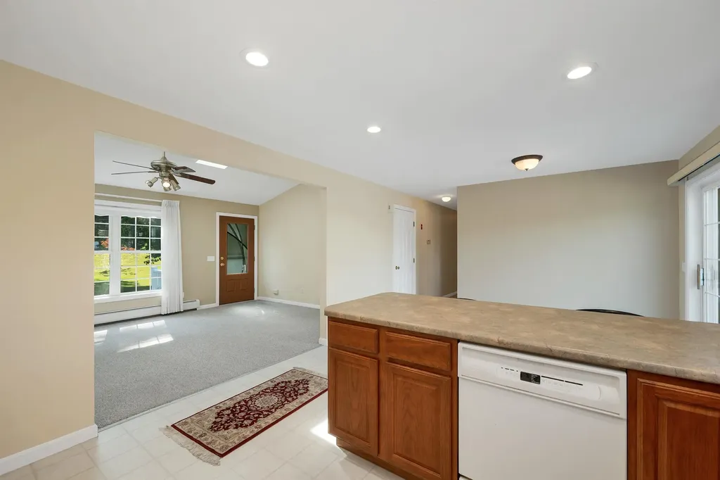 84 Fremont Road Raymond NH 03077