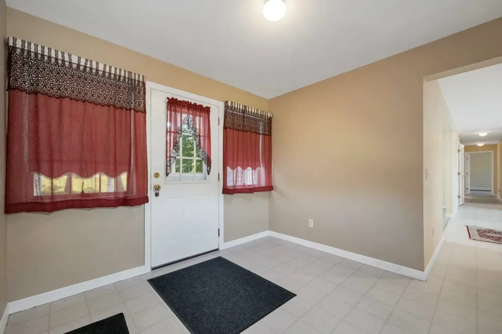84 Fremont Road Raymond NH 03077