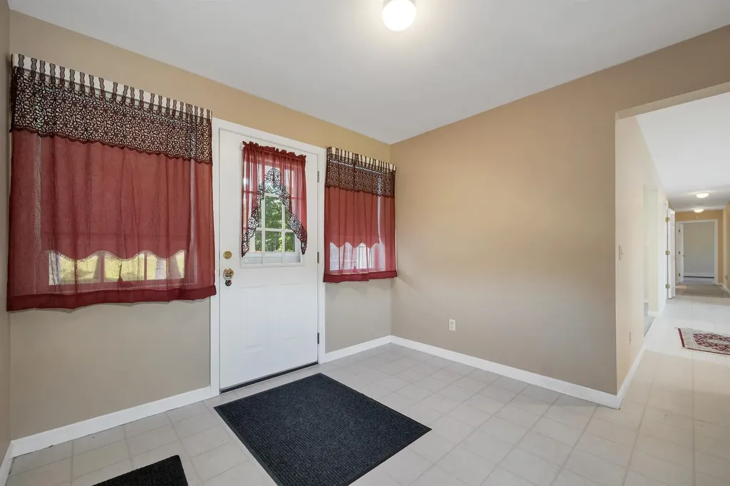 84 Fremont Road Raymond NH 03077