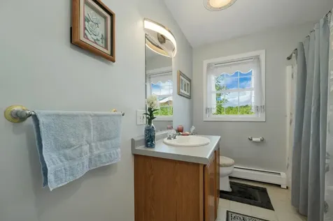 84 Fremont Road Raymond NH 03077
