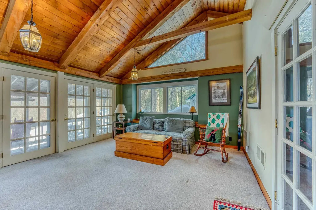 81 Meadow Lane Woodstock NH 03262