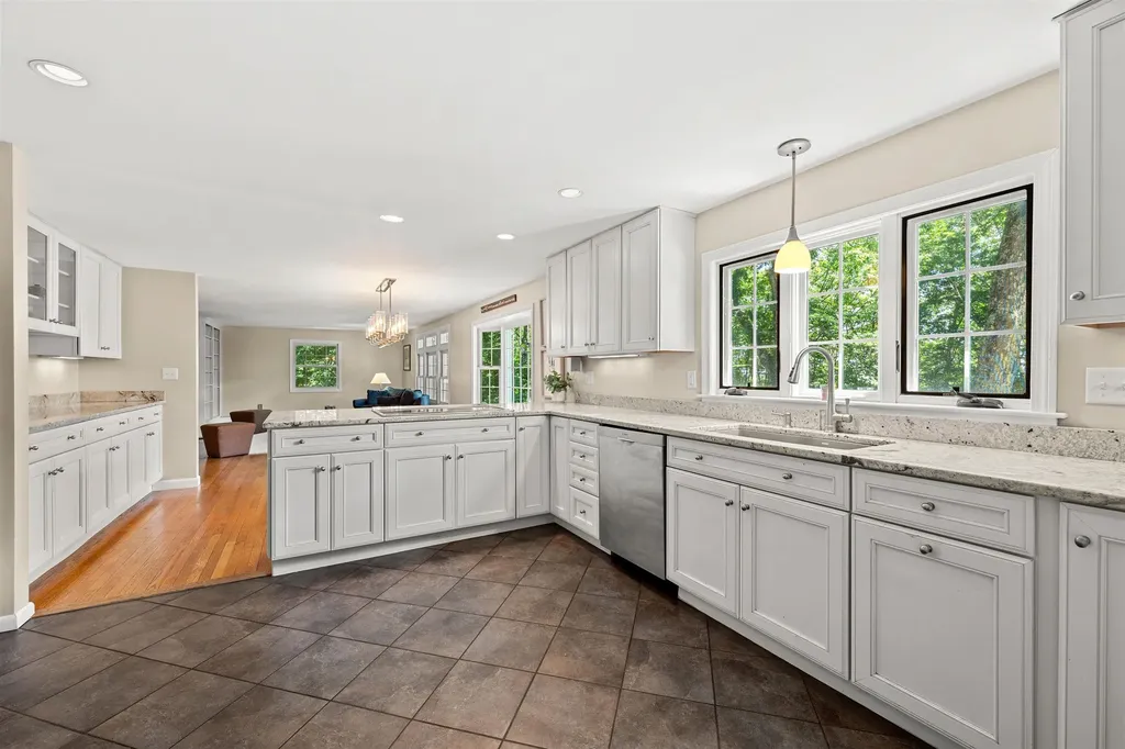 41 Roberts Road Hopkinton NH 03229