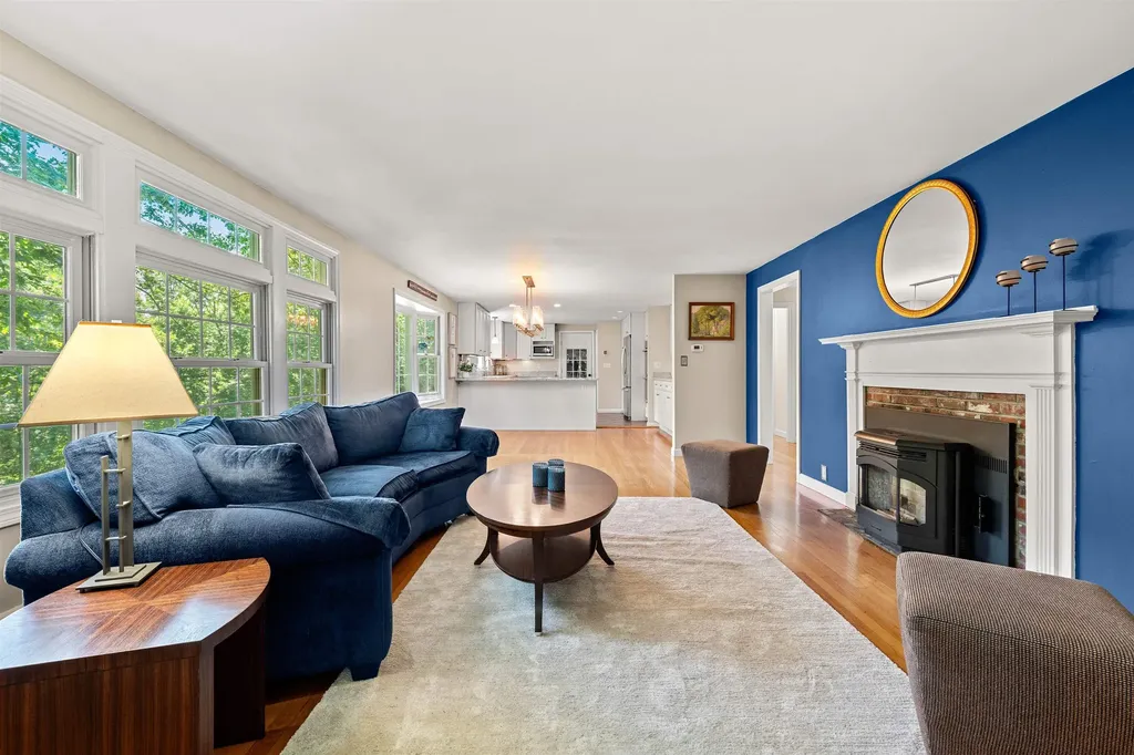 41 Roberts Road Hopkinton NH 03229