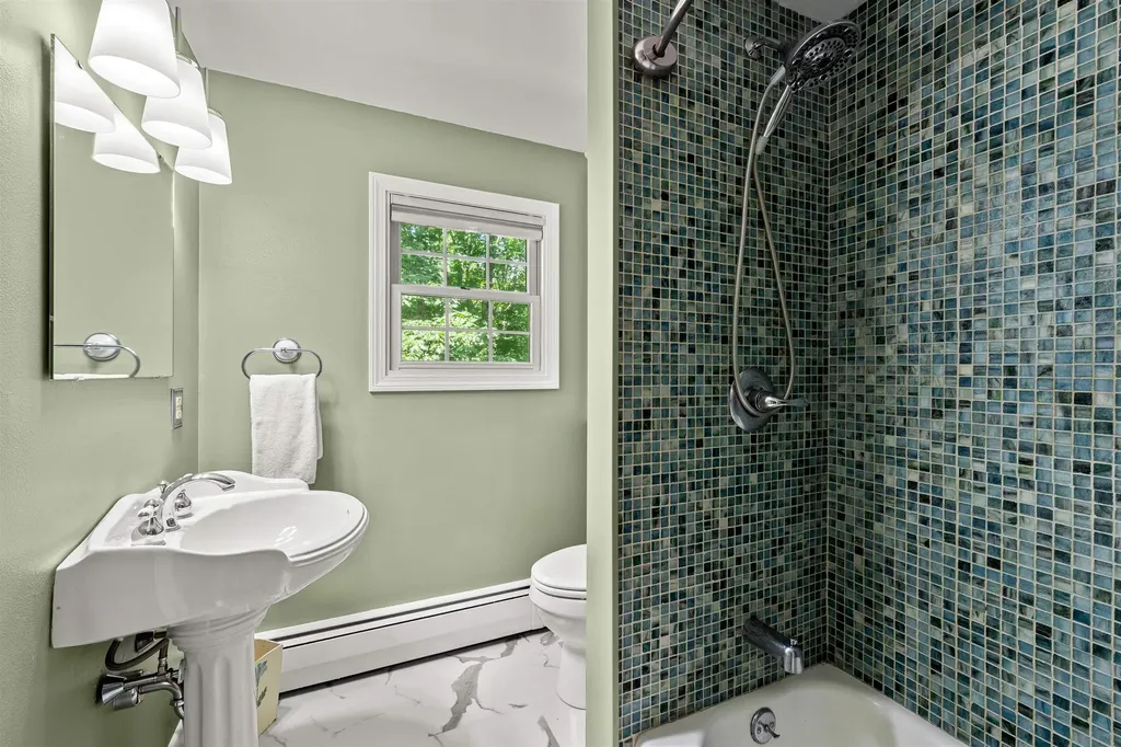 41 Roberts Road Hopkinton NH 03229