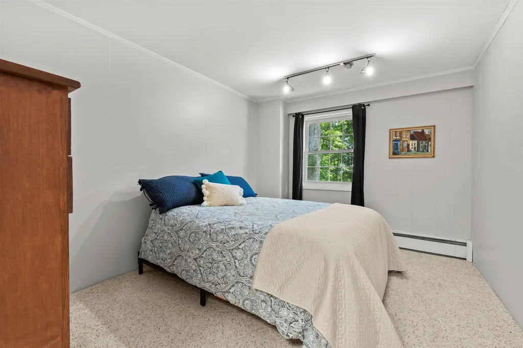 41 Roberts Road Hopkinton NH 03229
