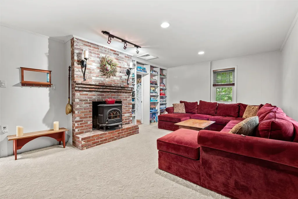 41 Roberts Road Hopkinton NH 03229