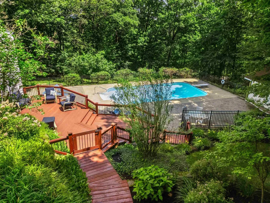 41 Roberts Road Hopkinton NH 03229