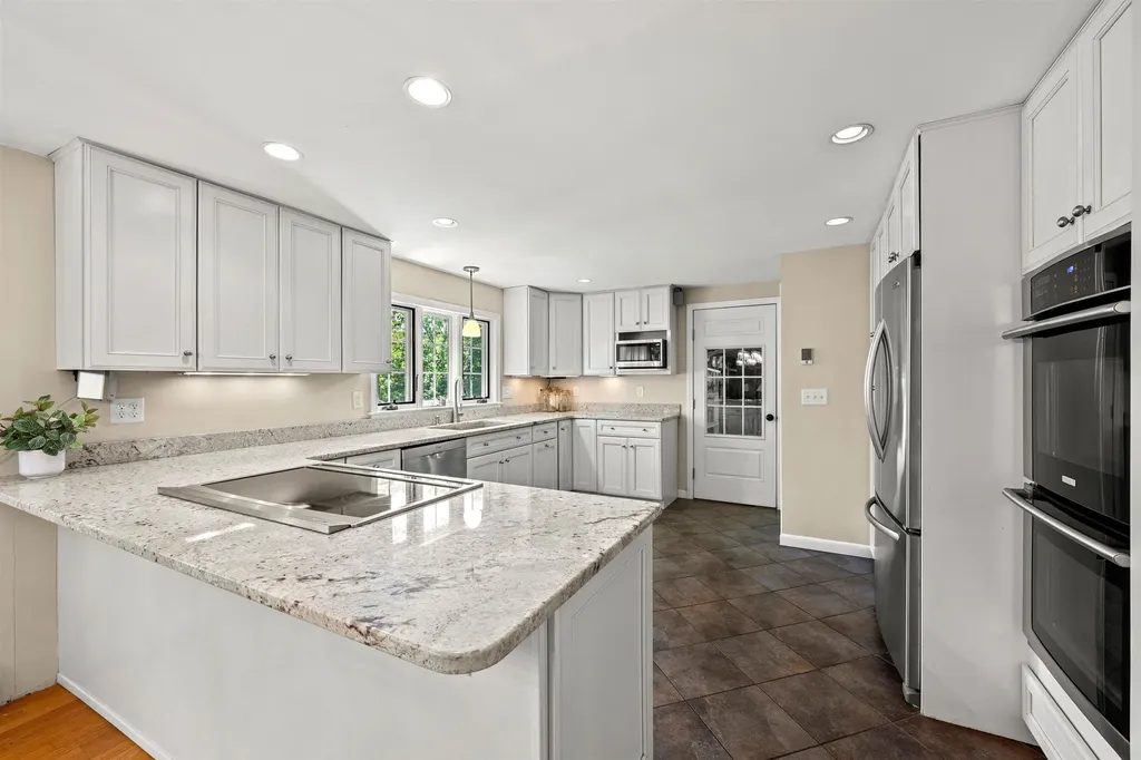 41 Roberts Road Hopkinton NH 03229