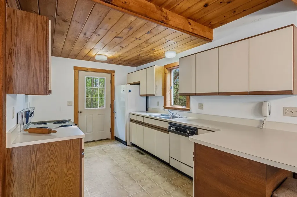 18 Devon Drive Danville NH 03819