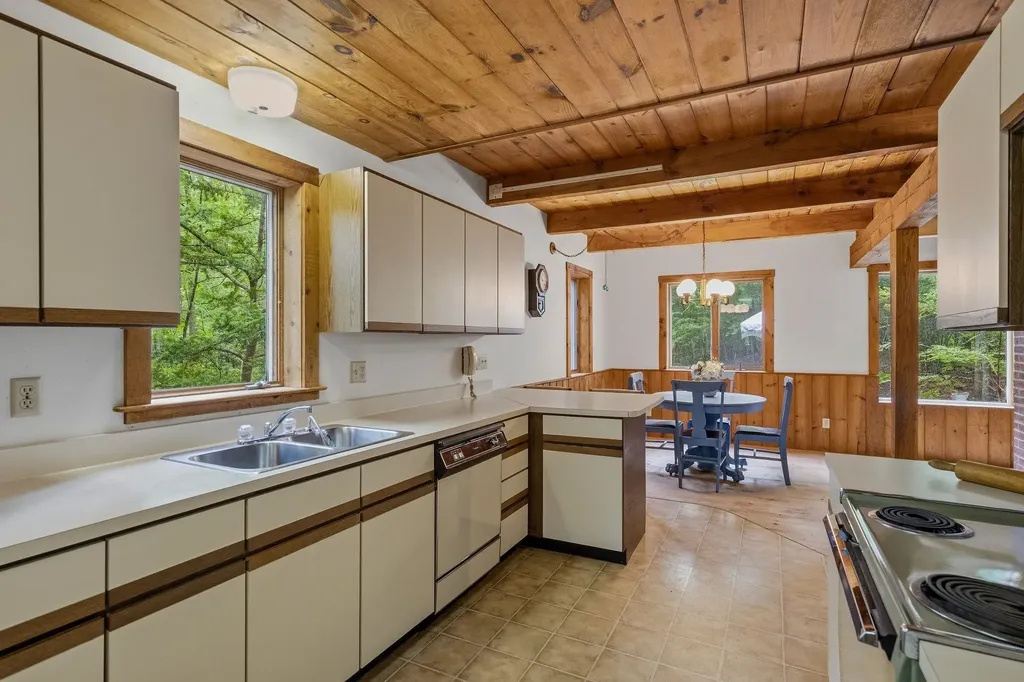 18 Devon Drive Danville NH 03819