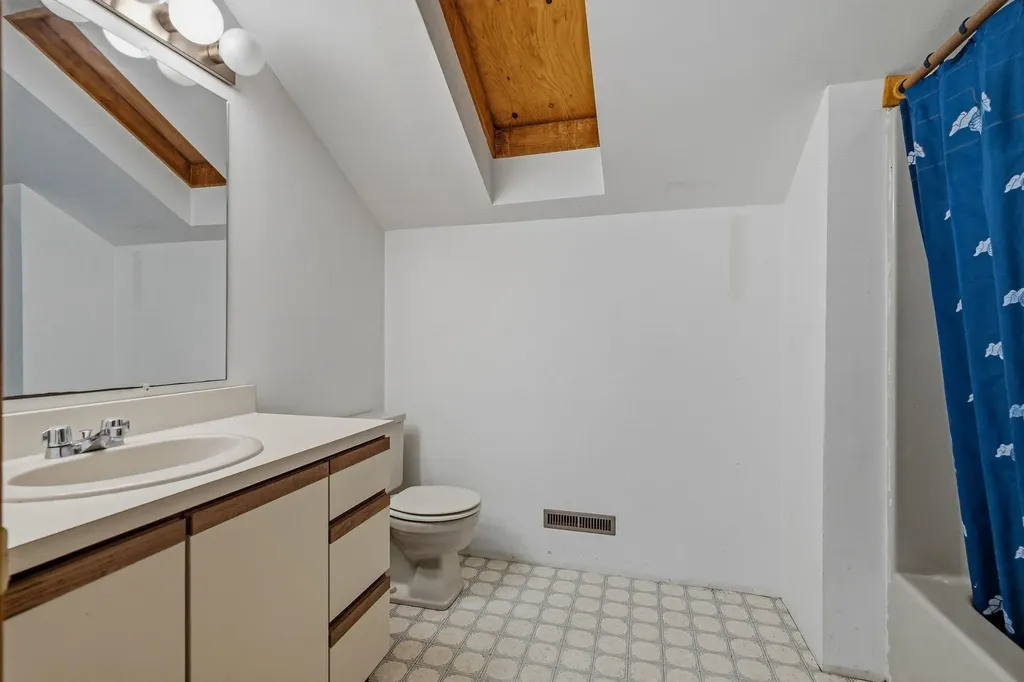 18 Devon Drive Danville NH 03819
