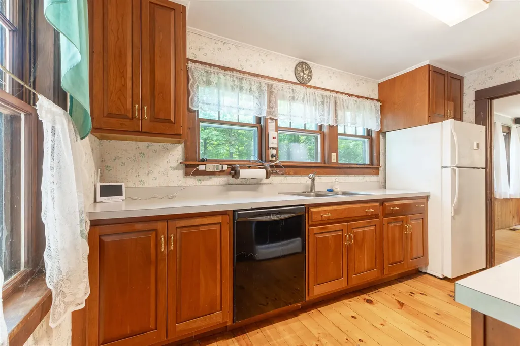 32 Grannis Street Claremont NH 03743