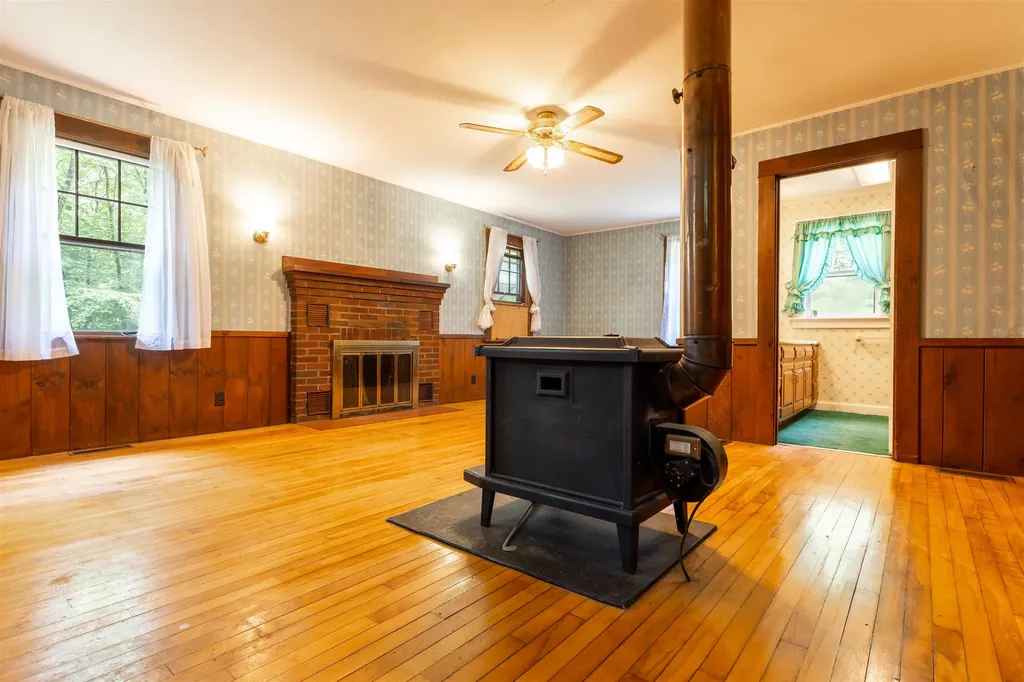 32 Grannis Street Claremont NH 03743