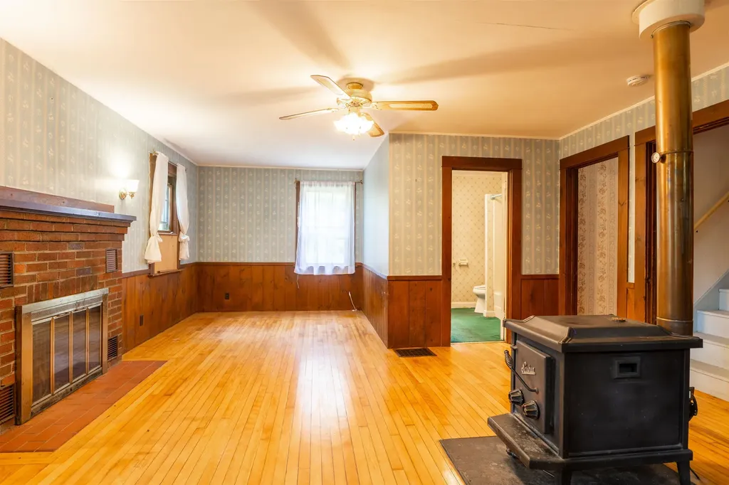 32 Grannis Street Claremont NH 03743