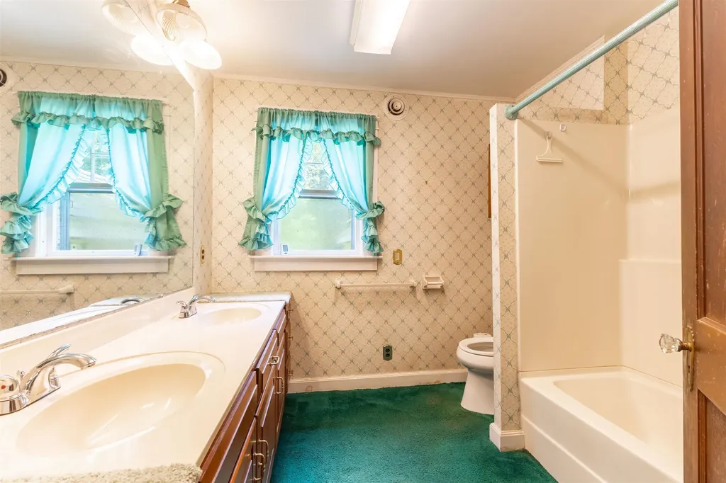 32 Grannis Street Claremont NH 03743