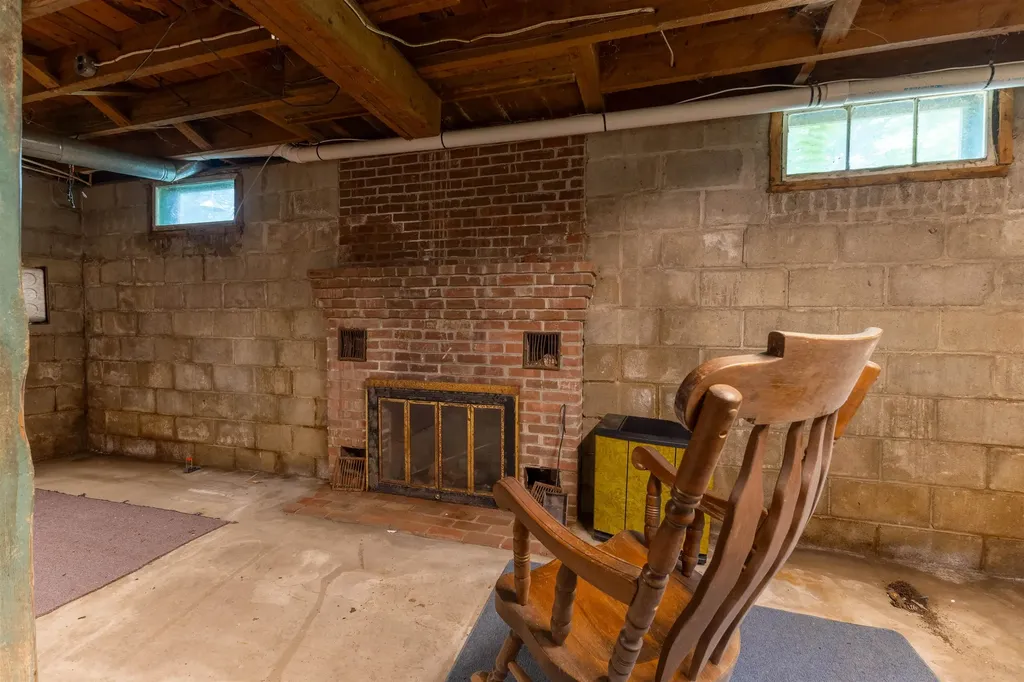 32 Grannis Street Claremont NH 03743