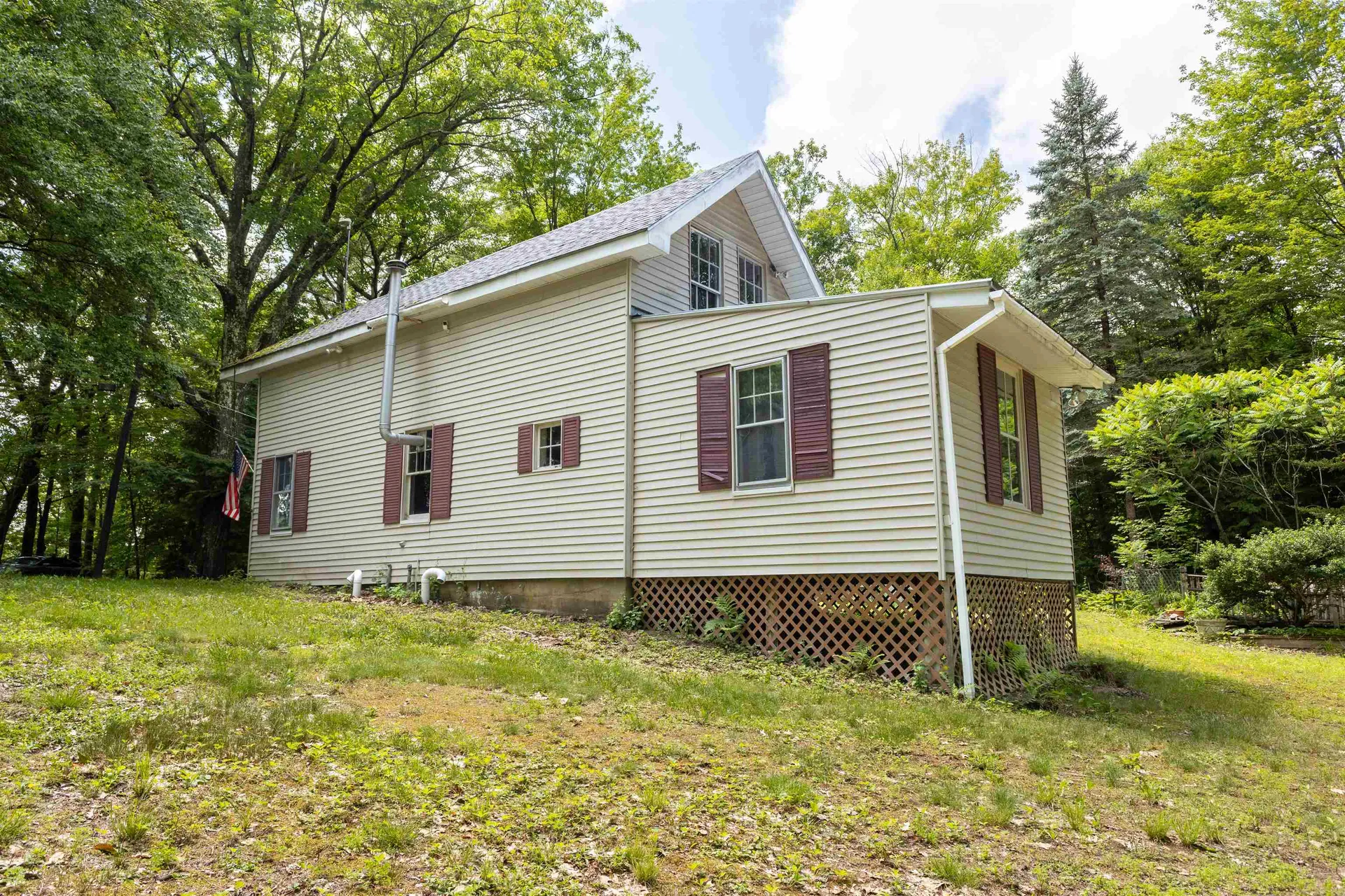 32 Grannis Street Claremont NH 03743